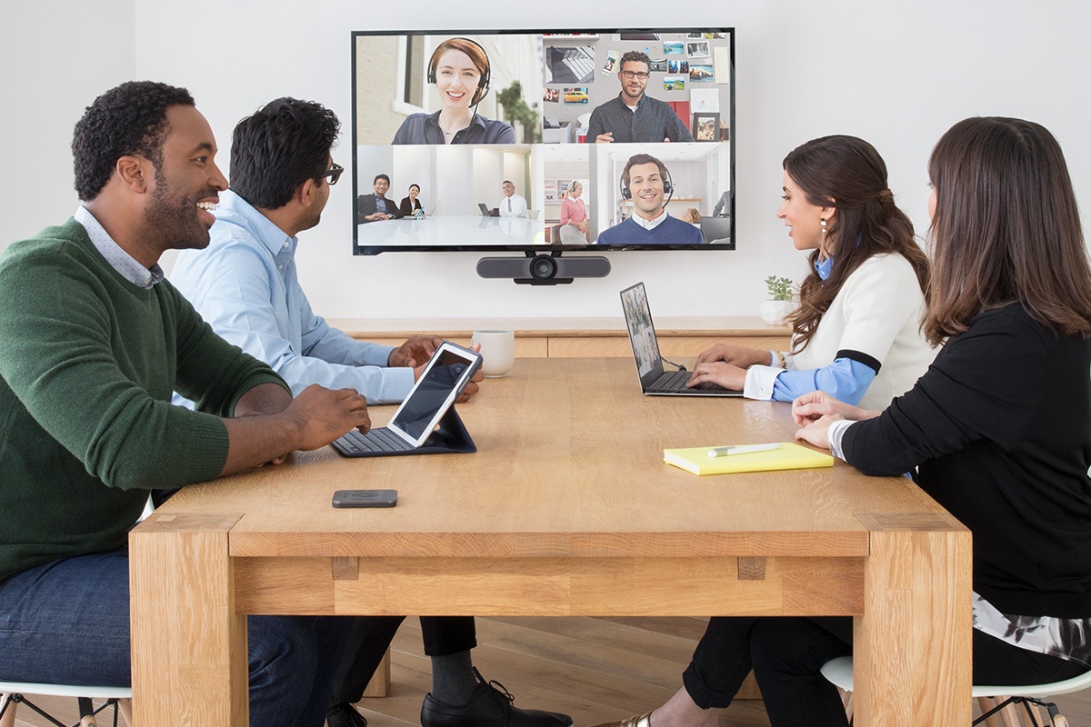 Logitech Meetup All-in-One + StarTech USB Docking Station BYOD ...